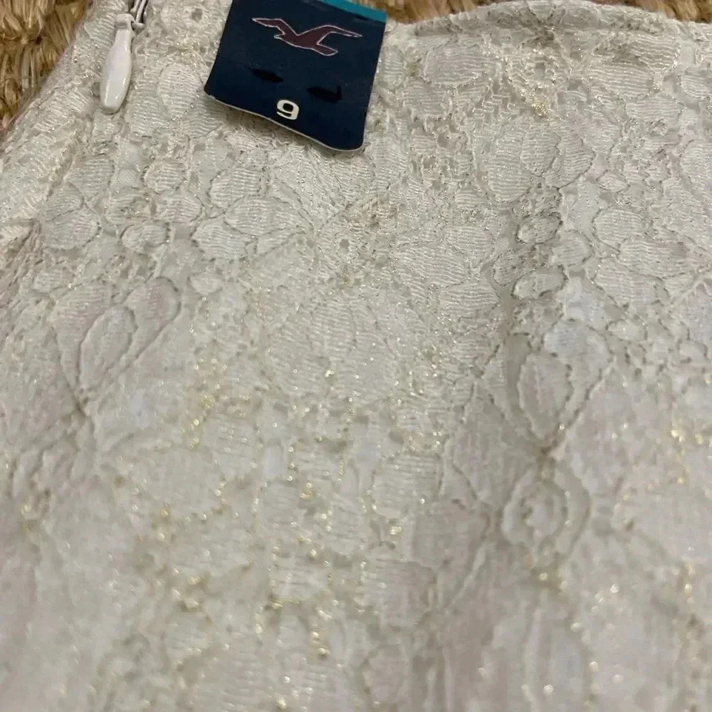 Hollister skirt, size 9, ivory and gold thread lace over white linings - Picture 7 of 10